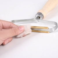 main_image0Brosse-pilatoire-Portable-pour-animaux-domestiques-rouleau-peluches-manuel-pulls-v-tements-de-canap-pour-animaux